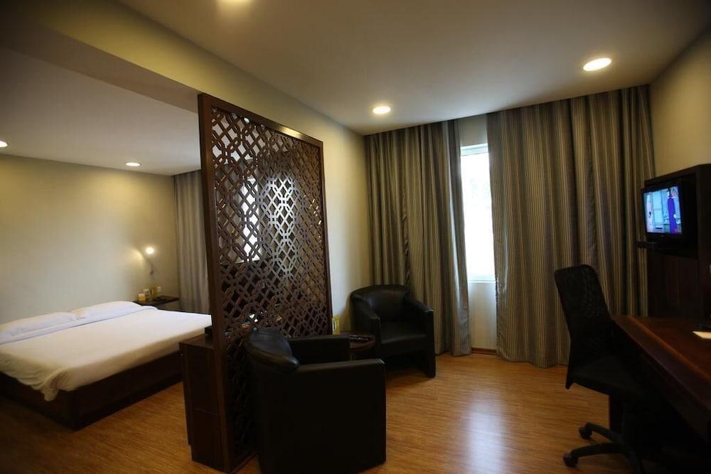 Keys Prima By Lemon Tree Hotels, Pimpri, Pune Exteriör bild