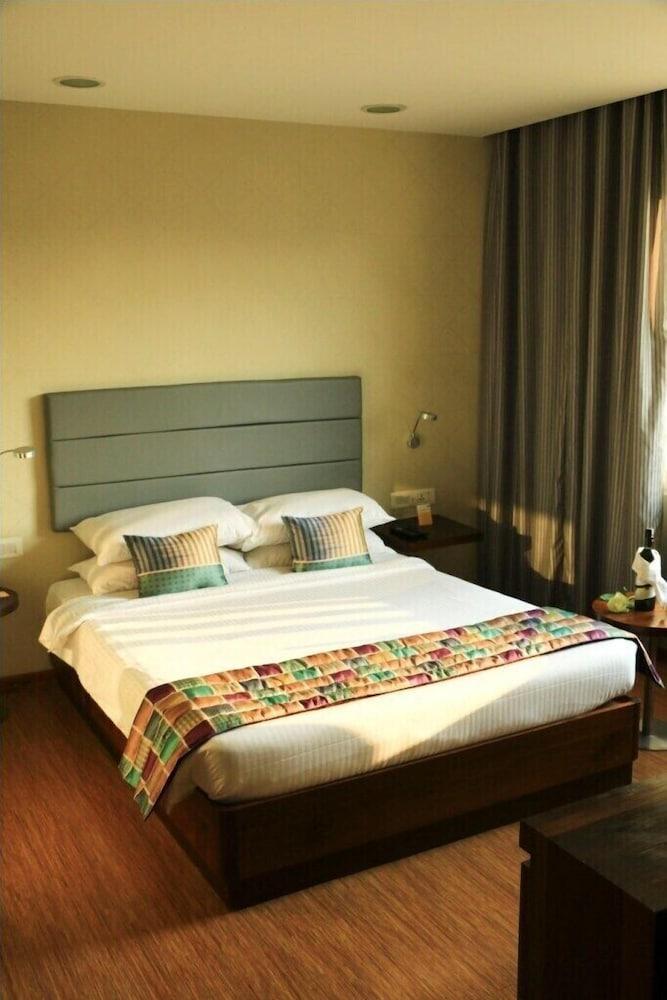 Keys Prima By Lemon Tree Hotels, Pimpri, Pune Exteriör bild