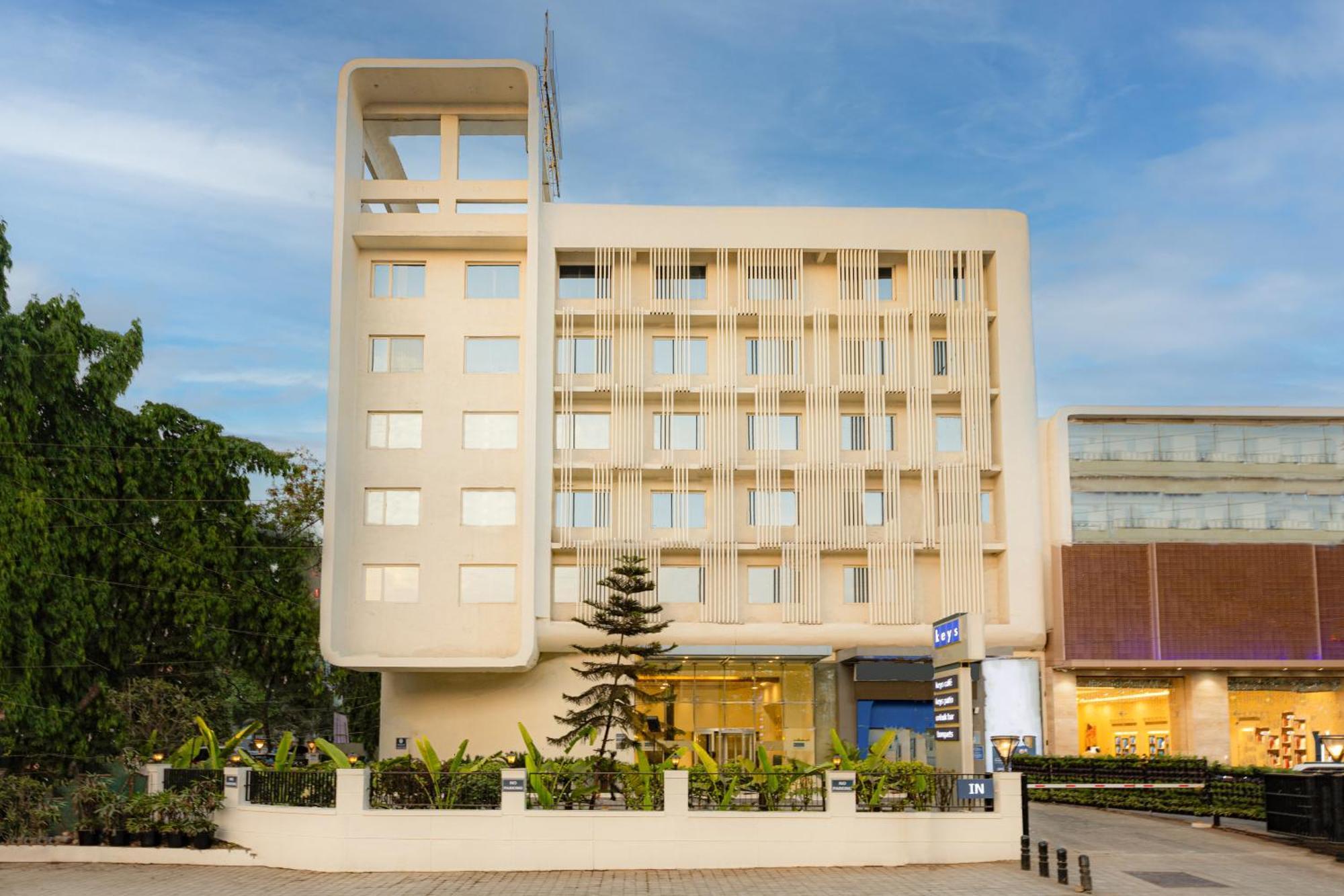Keys Prima By Lemon Tree Hotels, Pimpri, Pune Exteriör bild